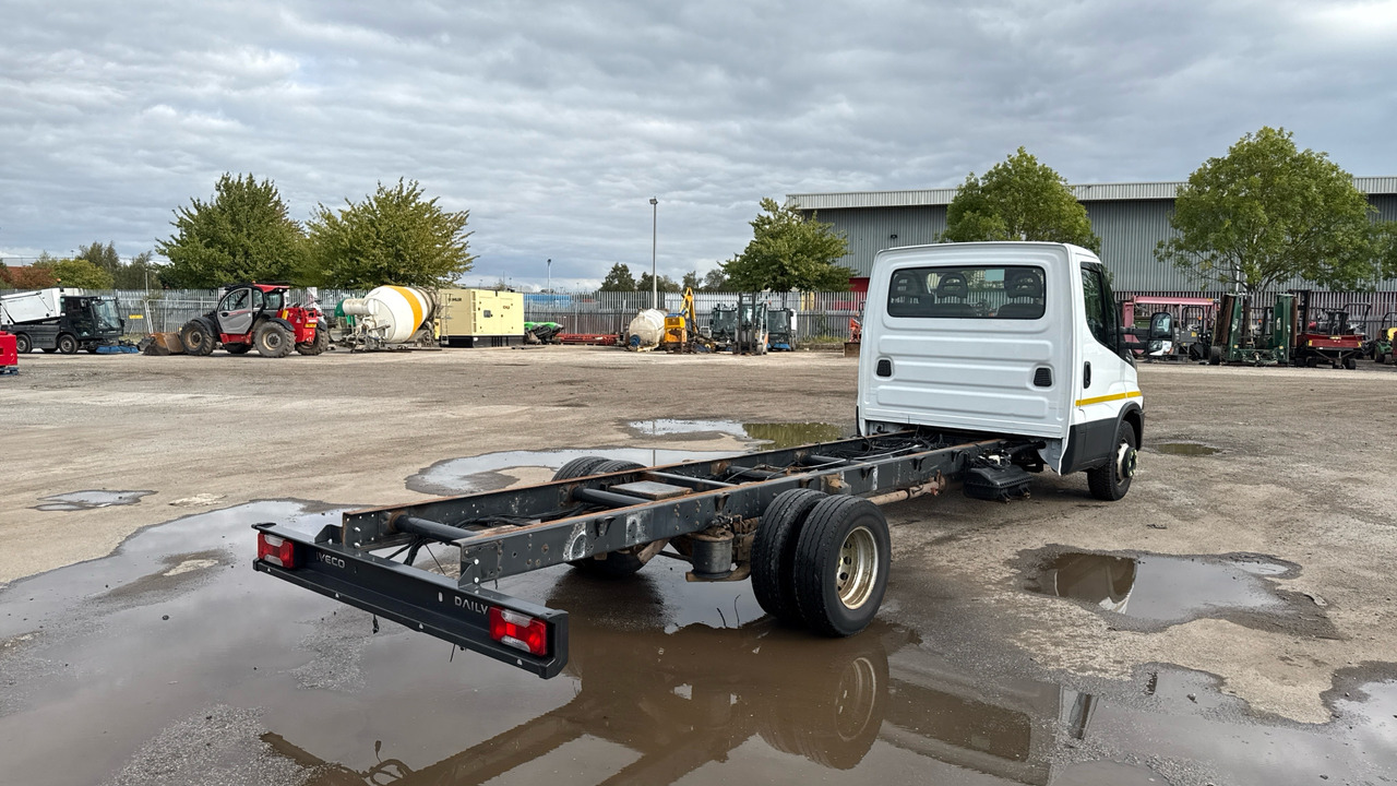 IVECO DAILY 72-180 - Truk sasis: gambar 4 IVECO DAILY 72-180 - Truk sasis: gambar 4