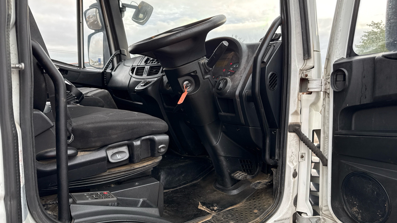 IVECO EUROCARGO 120-210 - Truk dengan terpal samping: gambar 5 IVECO EUROCARGO 120-210 - Truk dengan terpal samping: gambar 5