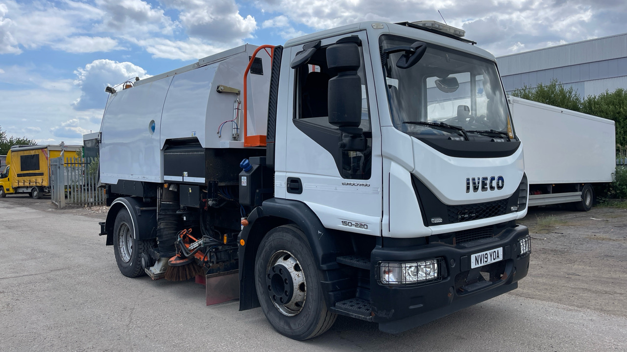 IVECO EUROCARGO 150-220 - Penyapu jalan: gambar 1 IVECO EUROCARGO 150-220 - Penyapu jalan: gambar 1