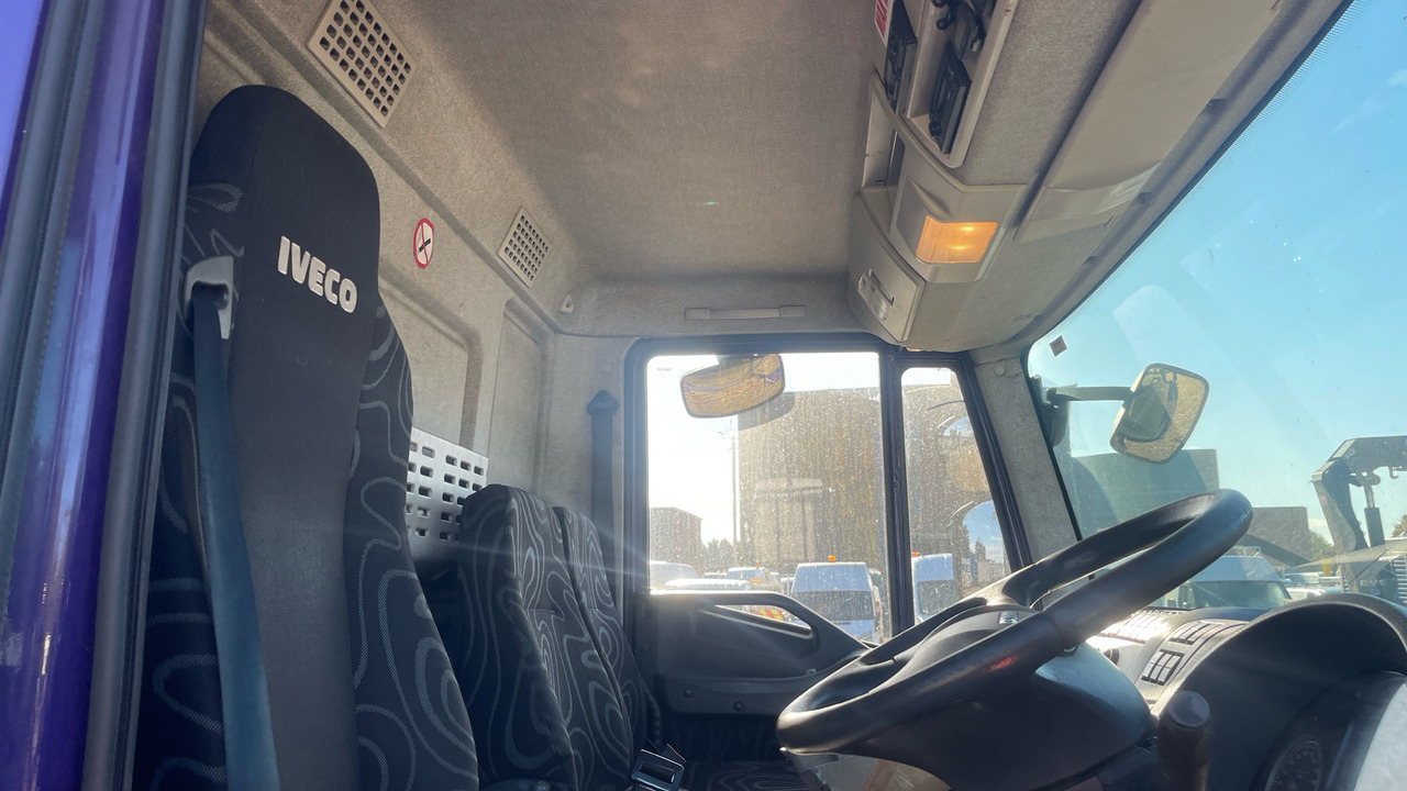 IVECO EUROCARGO  180E - Truk flatbed: gambar 5 IVECO EUROCARGO  180E - Truk flatbed: gambar 5