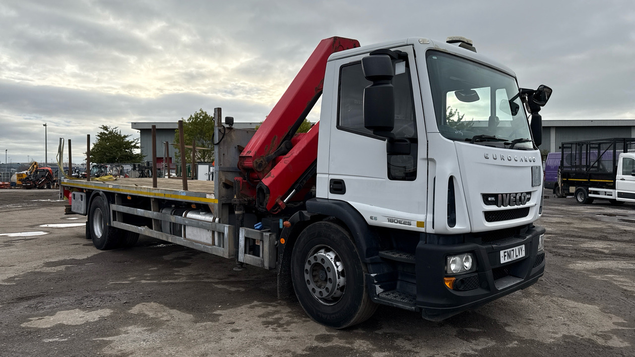 IVECO EUROCARGO 180E25 - Truk flatbed, Truk derek: gambar 1 IVECO EUROCARGO 180E25 - Truk flatbed, Truk derek: gambar 1