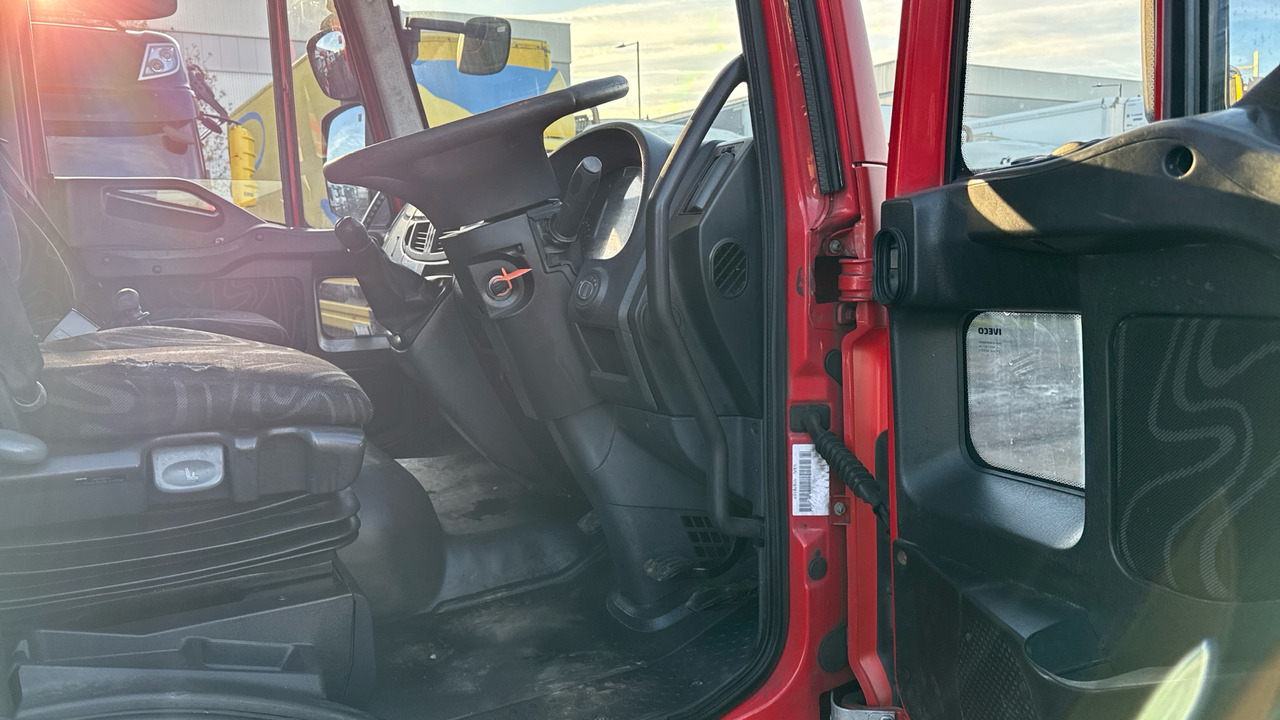 IVECO EUROCARGO 75E16 - Truk box: gambar 5 IVECO EUROCARGO 75E16 - Truk box: gambar 5