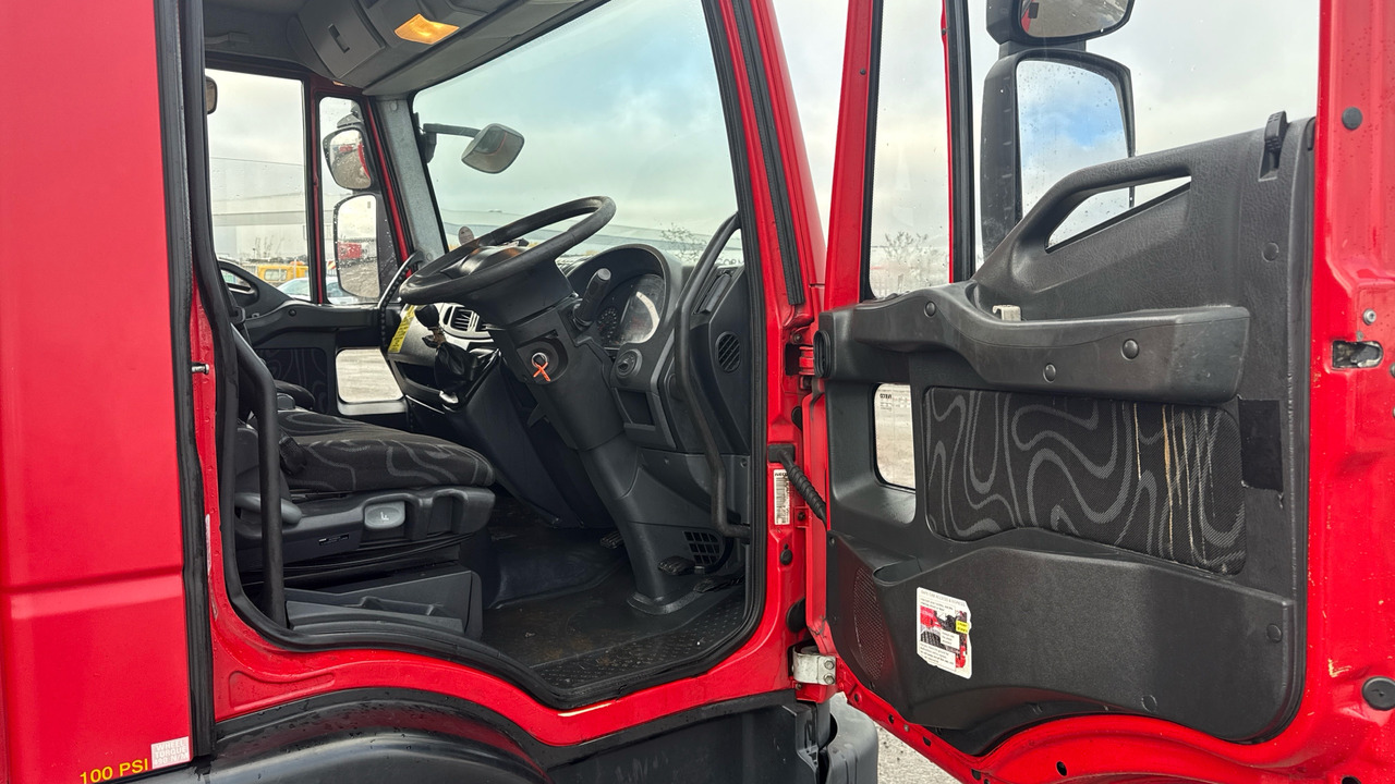 IVECO EUROCARGO 75e16 - Truk box: gambar 5 IVECO EUROCARGO 75e16 - Truk box: gambar 5