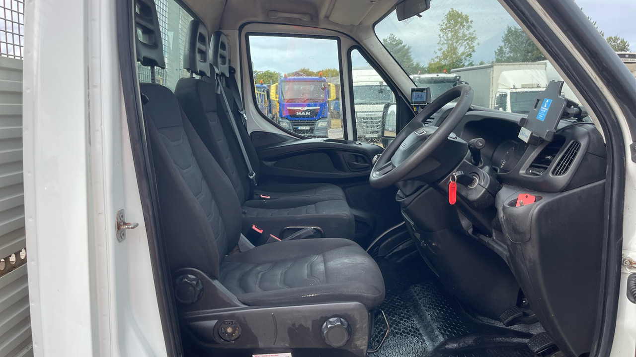 Iveco Daily 35-140 - Van flatbed: gambar 5 Iveco Daily 35-140 - Van flatbed: gambar 5
