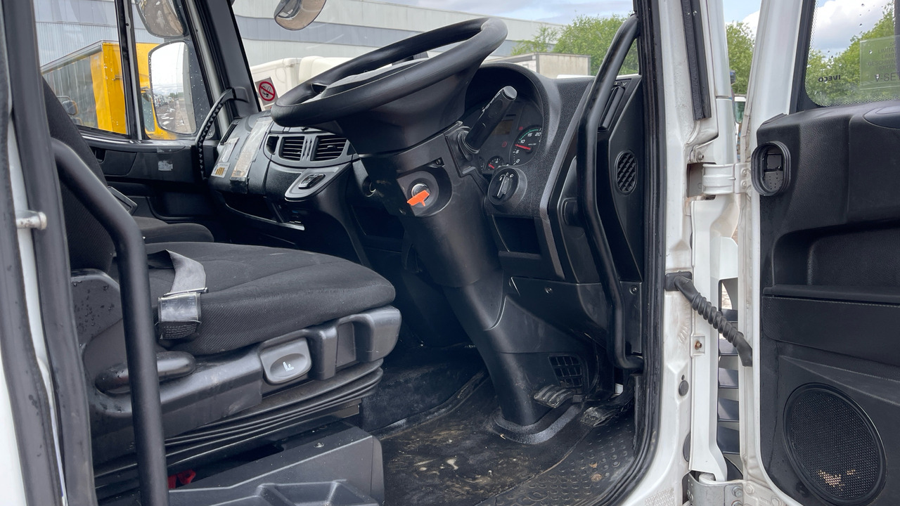 Iveco Eurocargo 75-160 - Truk box: gambar 5 Iveco Eurocargo 75-160 - Truk box: gambar 5