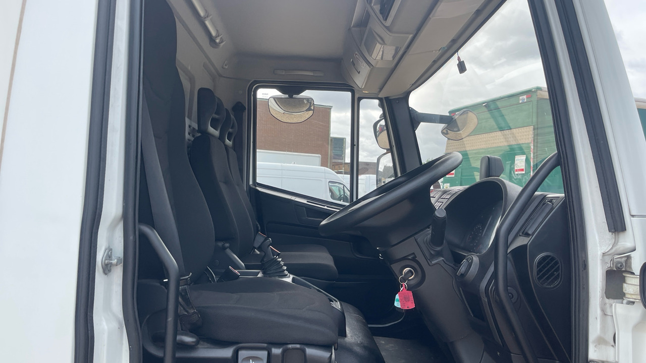Iveco Eurocargo 75-160 - Truk box: gambar 5 Iveco Eurocargo 75-160 - Truk box: gambar 5