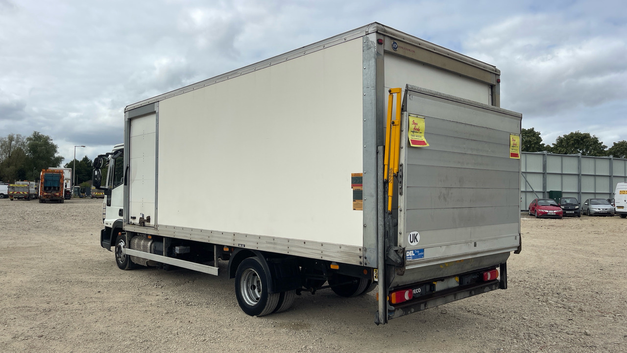 Iveco Eurocargo 75E16 - Truk box: gambar 3 Iveco Eurocargo 75E16 - Truk box: gambar 3