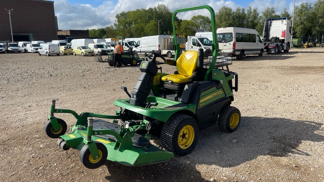 JOHN DEERE 1570 - Mesin pemotong rumput: gambar 2 JOHN DEERE 1570 - Mesin pemotong rumput: gambar 2