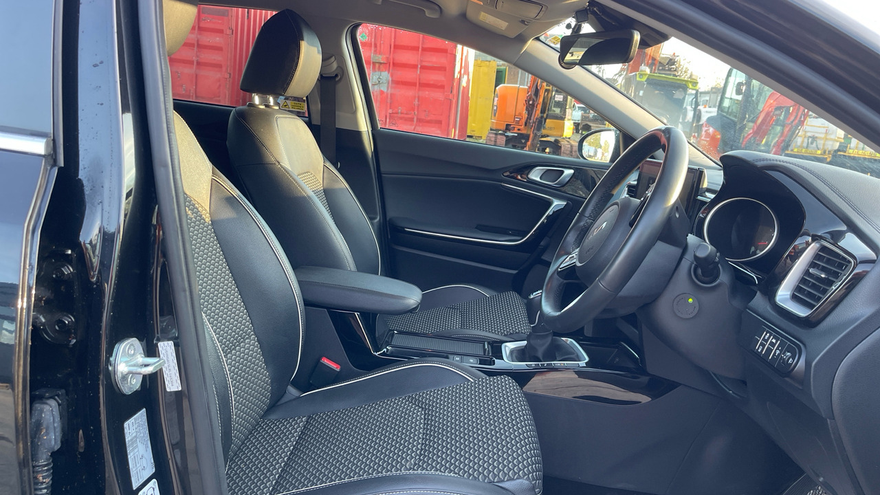 Kia Ceed 3 1.5 GDI ISG - Station wagon: gambar 5 Kia Ceed 3 1.5 GDI ISG - Station wagon: gambar 5