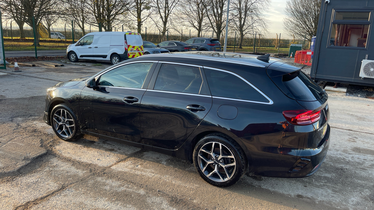 Kia Ceed 3 1.5 GDI ISG - Station wagon: gambar 3 Kia Ceed 3 1.5 GDI ISG - Station wagon: gambar 3