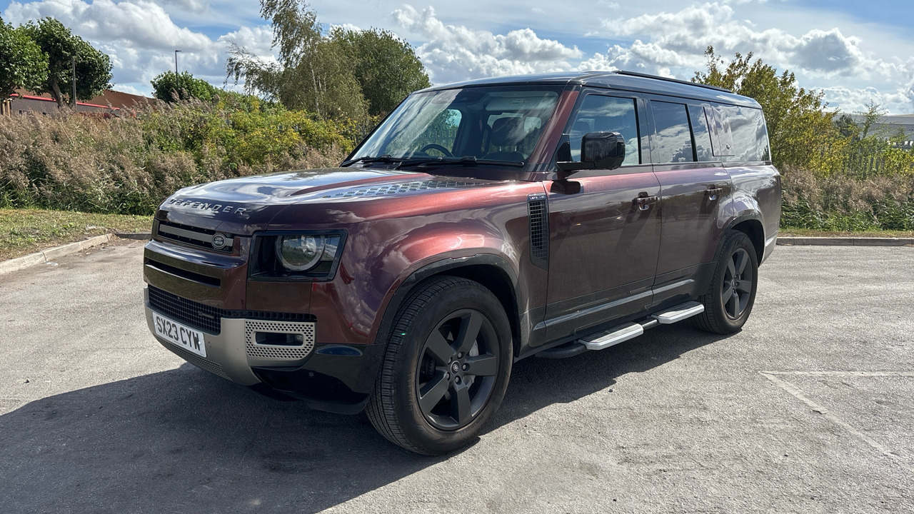 LAND ROVER DEFENDER 3.0 D300 X-Dynamic HSE 130 - Mobil SUV: gambar 2 LAND ROVER DEFENDER 3.0 D300 X-Dynamic HSE 130 - Mobil SUV: gambar 2