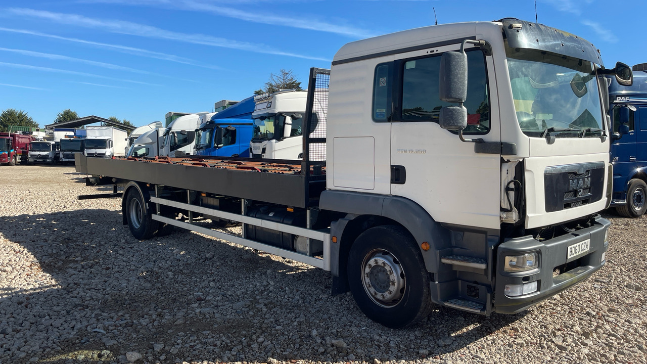 MAN TGM 18.250 - Truk flatbed: gambar 1 MAN TGM 18.250 - Truk flatbed: gambar 1