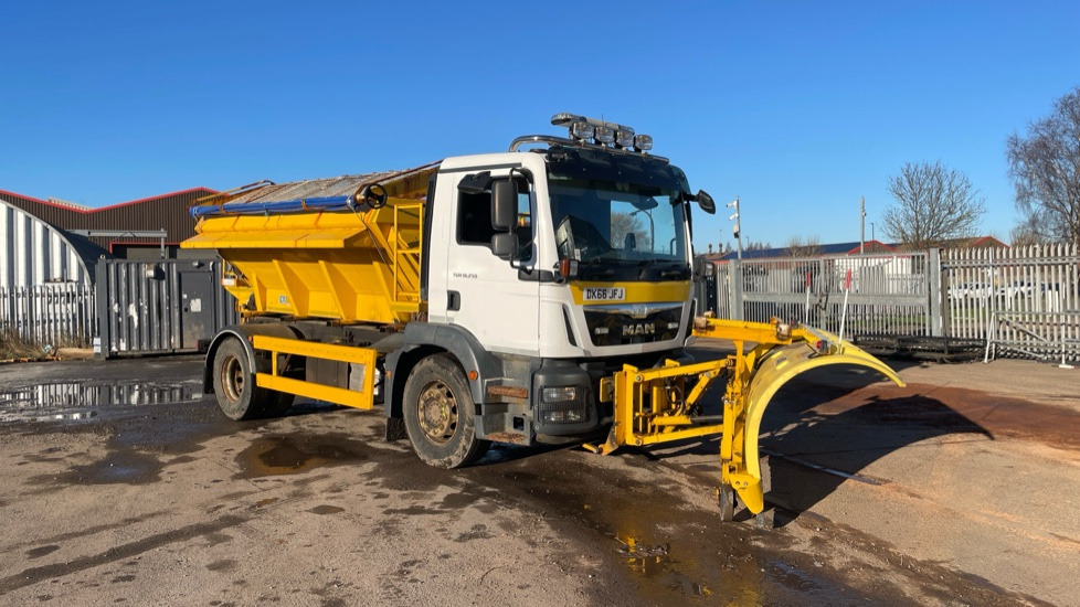 MAN TGM 18.250 EURO 6 - Truk bajak salju: gambar 1 MAN TGM 18.250 EURO 6 - Truk bajak salju: gambar 1