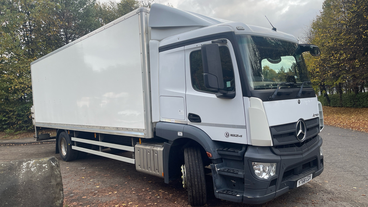 MERCEDES-BENZ ACTROS 1824 - Truk box: gambar 1 MERCEDES-BENZ ACTROS 1824 - Truk box: gambar 1