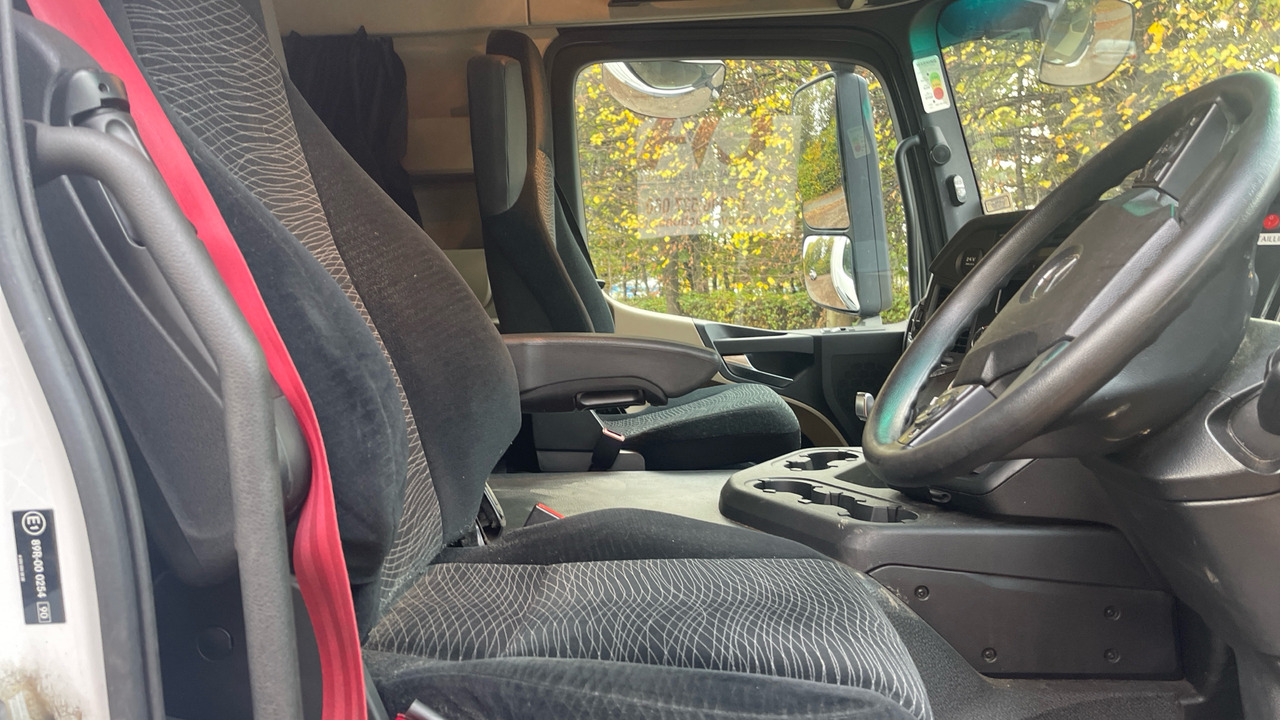 MERCEDES-BENZ ACTROS 1824 - Truk box: gambar 5 MERCEDES-BENZ ACTROS 1824 - Truk box: gambar 5