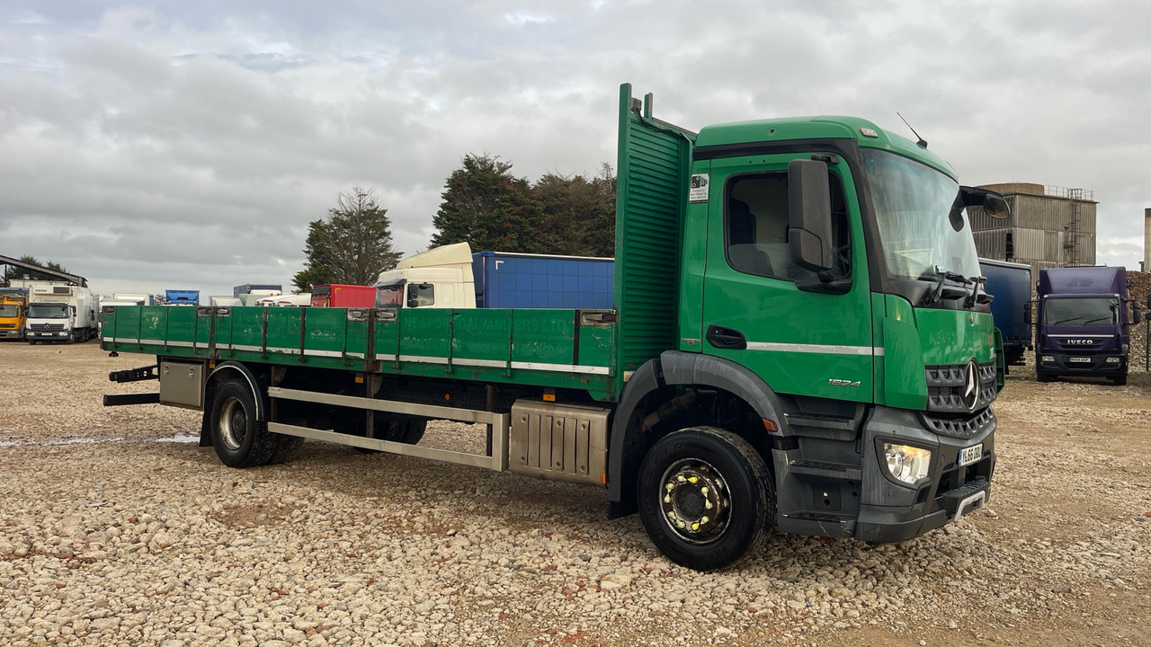 MERCEDES-BENZ AROCS 1824 - Truk flatbed: gambar 1 MERCEDES-BENZ AROCS 1824 - Truk flatbed: gambar 1