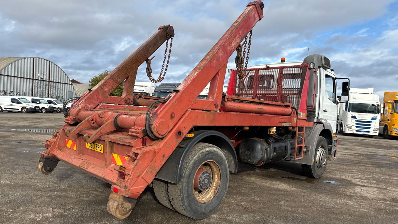 MERCEDES-BENZ ATEGO 1823 - Truk skip loader: gambar 4 MERCEDES-BENZ ATEGO 1823 - Truk skip loader: gambar 4