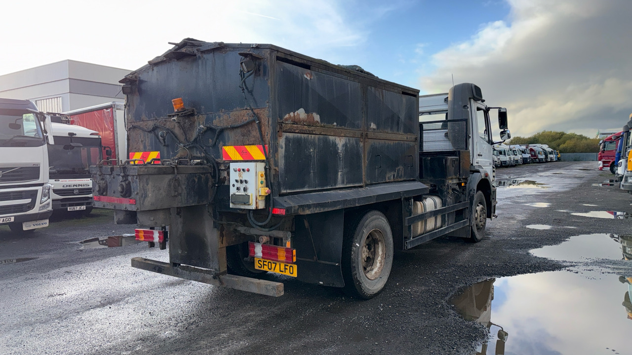 MERCEDES-BENZ AXOR 1824 - Mesin aspal: gambar 4 MERCEDES-BENZ AXOR 1824 - Mesin aspal: gambar 4