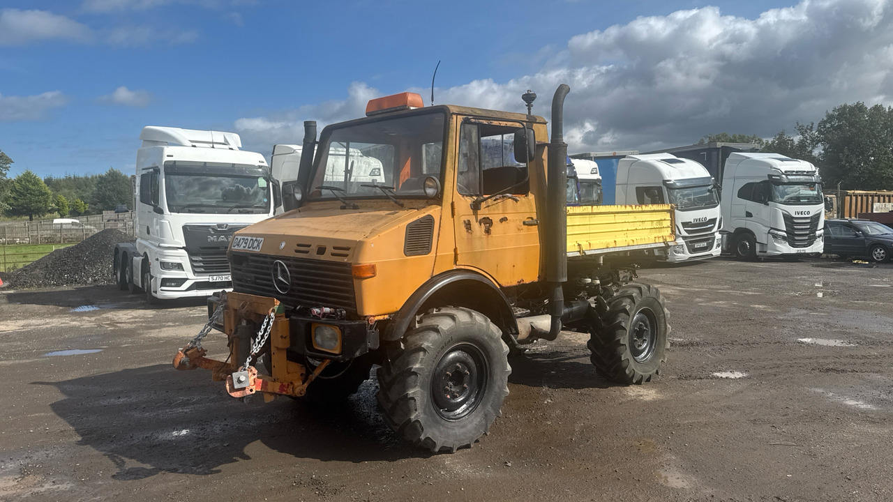MERCEDES-BENZ UNIMOG 6 CYLINDER - Truk flatbed, Peralatan pertanian: gambar 1 MERCEDES-BENZ UNIMOG 6 CYLINDER - Truk flatbed, Peralatan pertanian: gambar 1