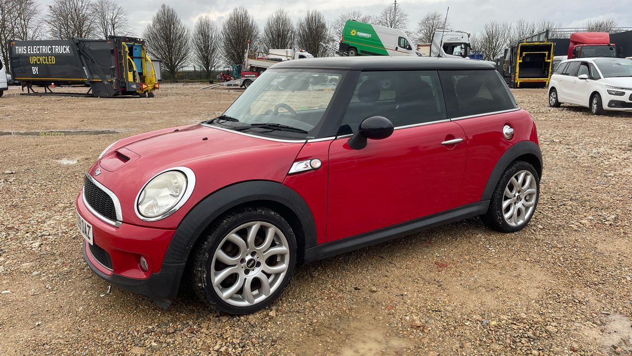 MINI COOPER COOPER S - Hatchback: gambar 2 MINI COOPER COOPER S - Hatchback: gambar 2