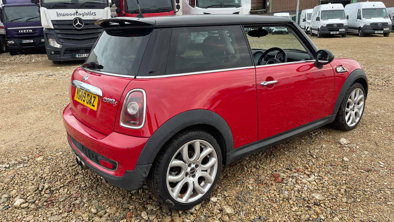 MINI COOPER COOPER S - Hatchback: gambar 4 MINI COOPER COOPER S - Hatchback: gambar 4