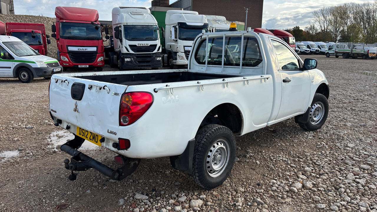 MITSUBISHI L200 - Truk pikap: gambar 4 MITSUBISHI L200 - Truk pikap: gambar 4