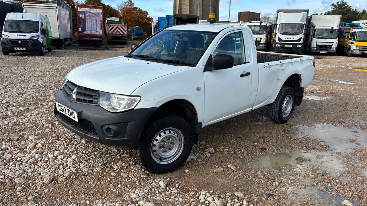 MITSUBISHI L200 - Truk pikap: gambar 2 MITSUBISHI L200 - Truk pikap: gambar 2