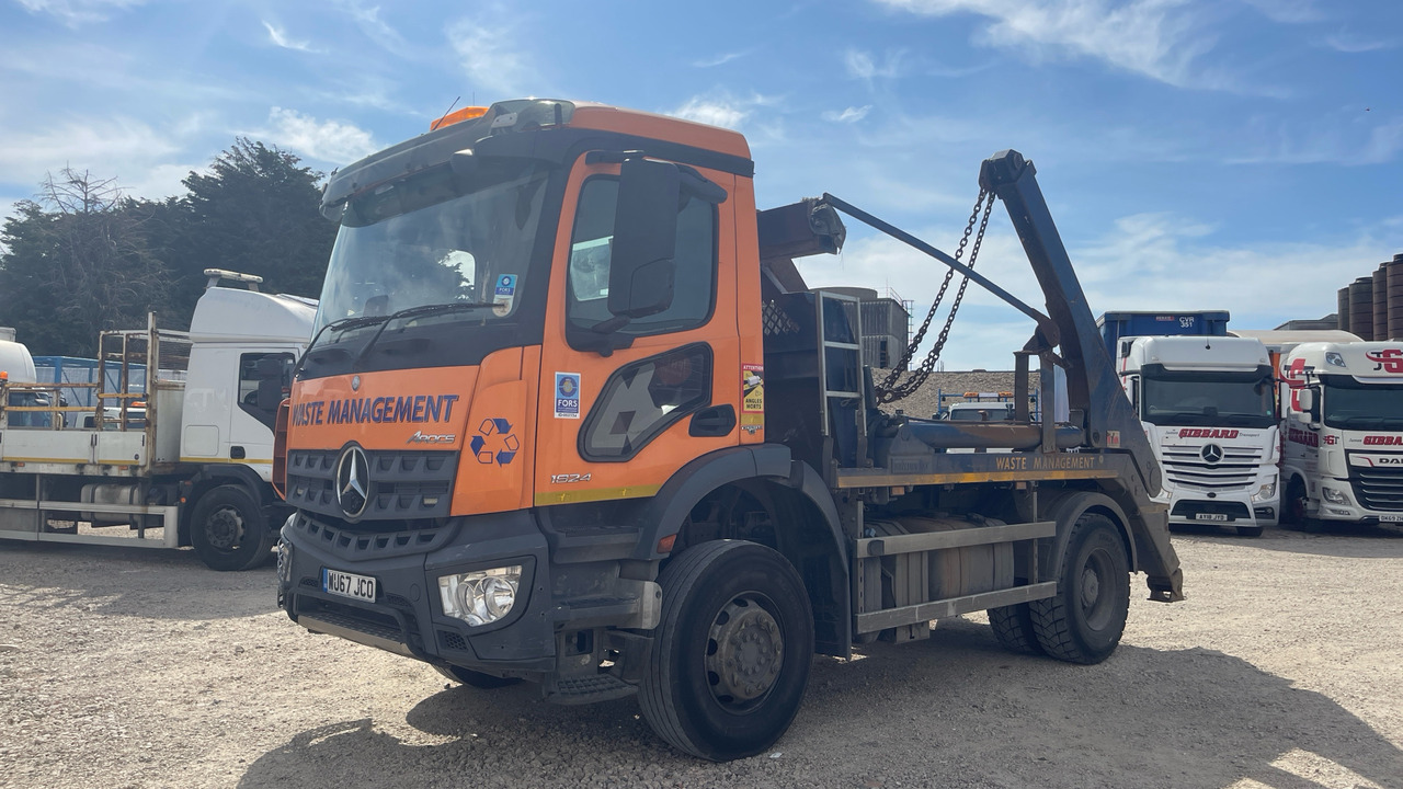 Mercedes-Benz Arocs 1824 - Truk skip loader: gambar 2 Mercedes-Benz Arocs 1824 - Truk skip loader: gambar 2