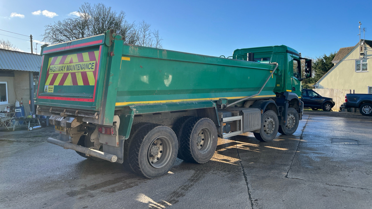 Mercedes-Benz Arocs 3240 - Truk jungkit: gambar 4 Mercedes-Benz Arocs 3240 - Truk jungkit: gambar 4