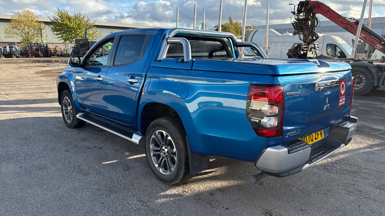 Mitsubishi L200 DI-D 2.3 Barbarian X 150PS - Truk pikap, Van kombi: gambar 3 Mitsubishi L200 DI-D 2.3 Barbarian X 150PS - Truk pikap, Van kombi: gambar 3