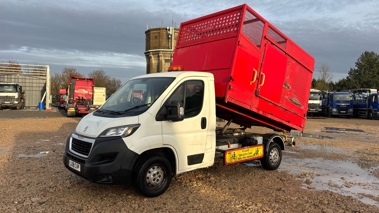 PEUGEOT BOXER 335 2.0 BLUEHDI 130PS PLUS - Van jungkit: gambar 2 PEUGEOT BOXER 335 2.0 BLUEHDI 130PS PLUS - Van jungkit: gambar 2