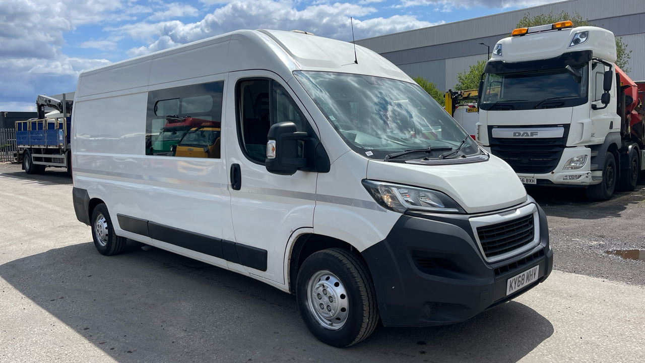 PEUGEOT BOXER 335 2.0 BLUEHDI PROFESSIONAL 130PS - Van kombi: gambar 1 PEUGEOT BOXER 335 2.0 BLUEHDI PROFESSIONAL 130PS - Van kombi: gambar 1