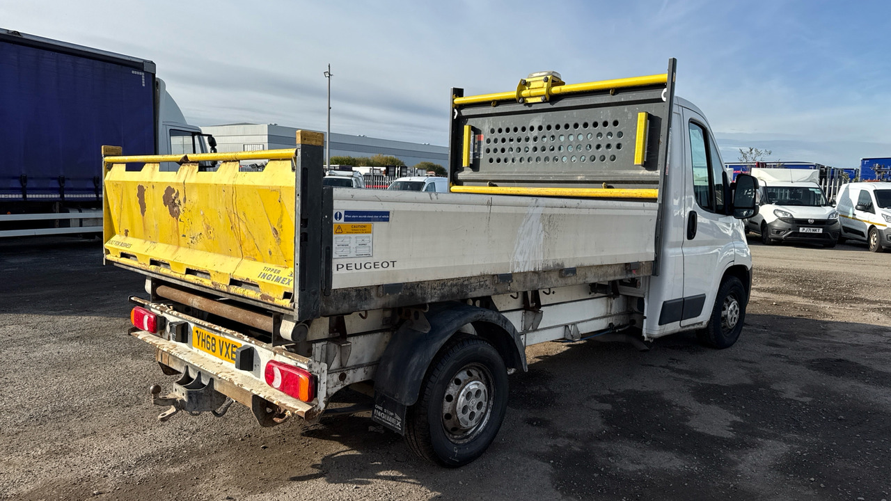 PEUGEOT BOXER 355 2.0 BlueHDi 130ps - Van jungkit: gambar 5 PEUGEOT BOXER 355 2.0 BlueHDi 130ps - Van jungkit: gambar 5