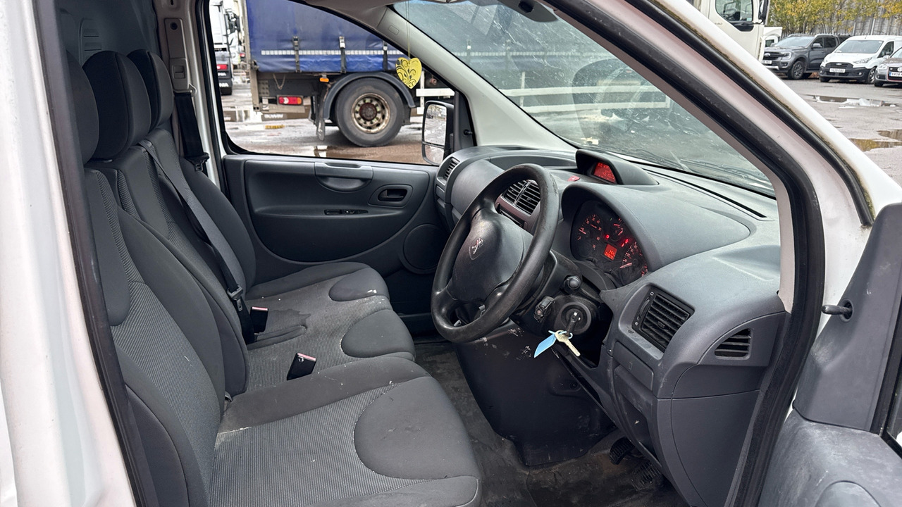 PEUGEOT EXPERT 1000 1.6 HDi 90PS - Van kecil: gambar 5 PEUGEOT EXPERT 1000 1.6 HDi 90PS - Van kecil: gambar 5