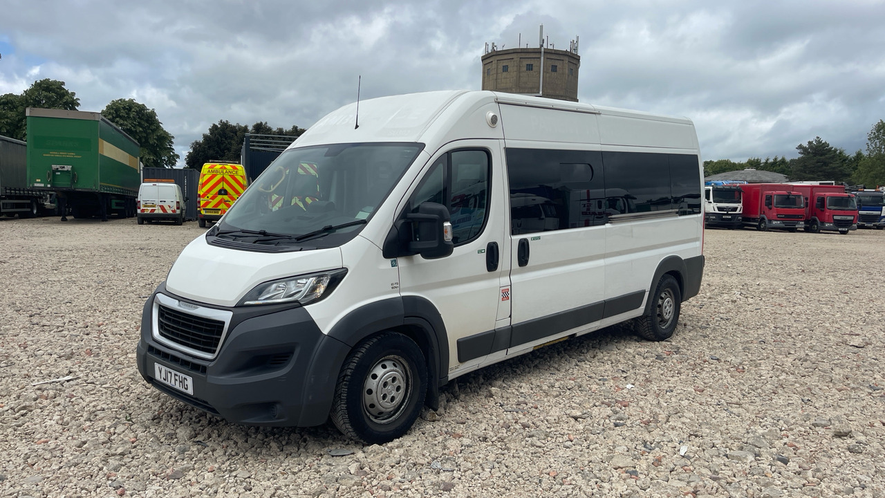 Peugeot Boxer 2.0 BLUE HDI 130PS - Ambulans: gambar 2 Peugeot Boxer 2.0 BLUE HDI 130PS - Ambulans: gambar 2
