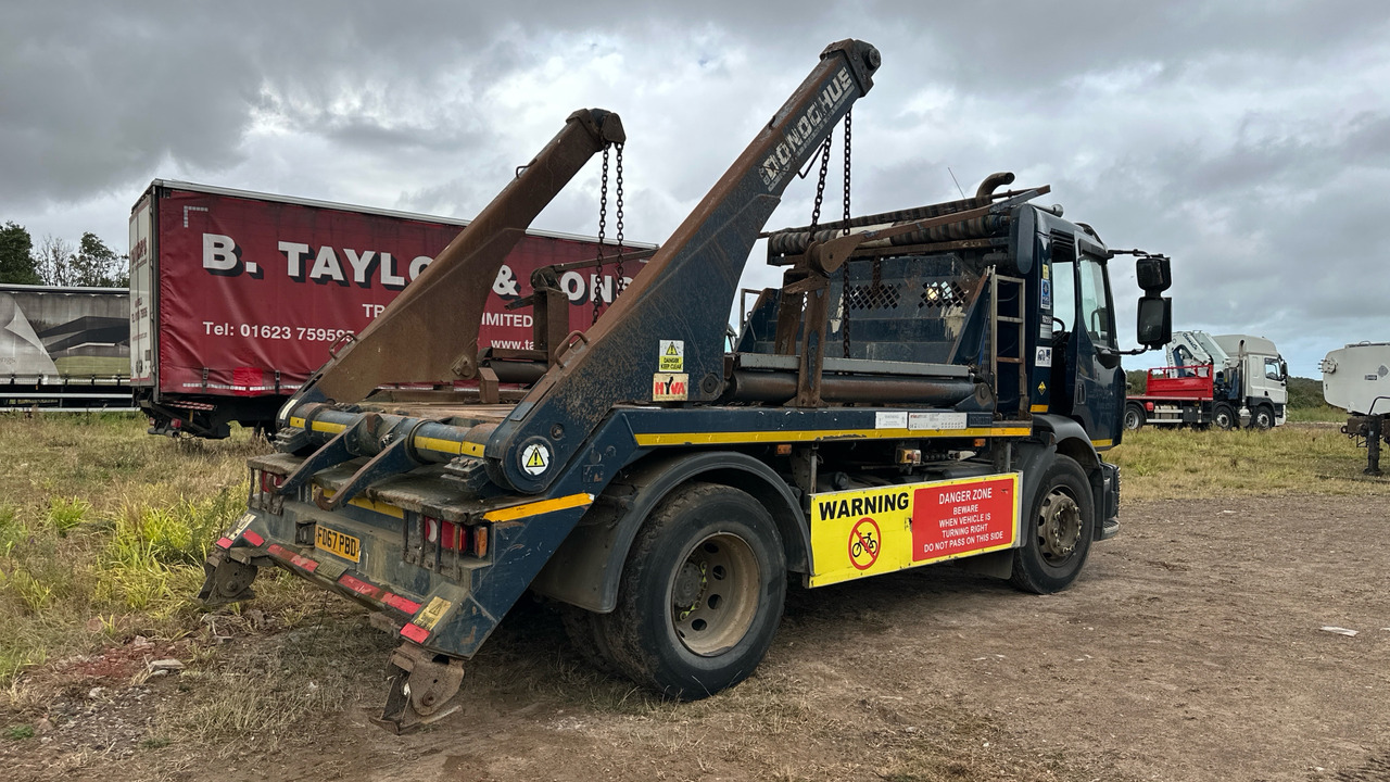 RENAULT D 18 - Truk skip loader: gambar 4 RENAULT D 18 - Truk skip loader: gambar 4