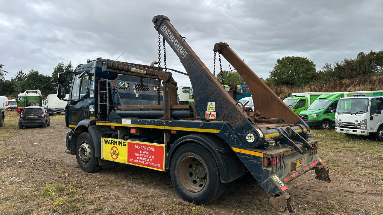 RENAULT D 18 - Truk skip loader: gambar 3 RENAULT D 18 - Truk skip loader: gambar 3