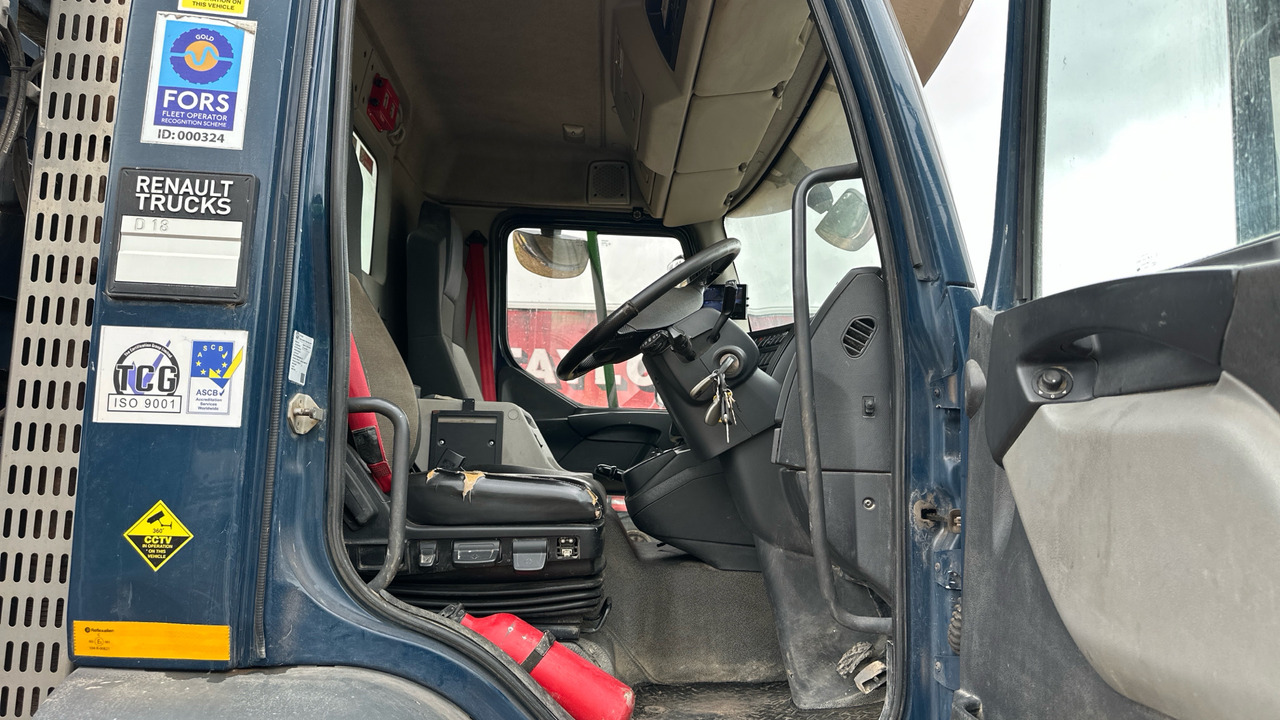 RENAULT D 18 - Truk skip loader: gambar 5 RENAULT D 18 - Truk skip loader: gambar 5
