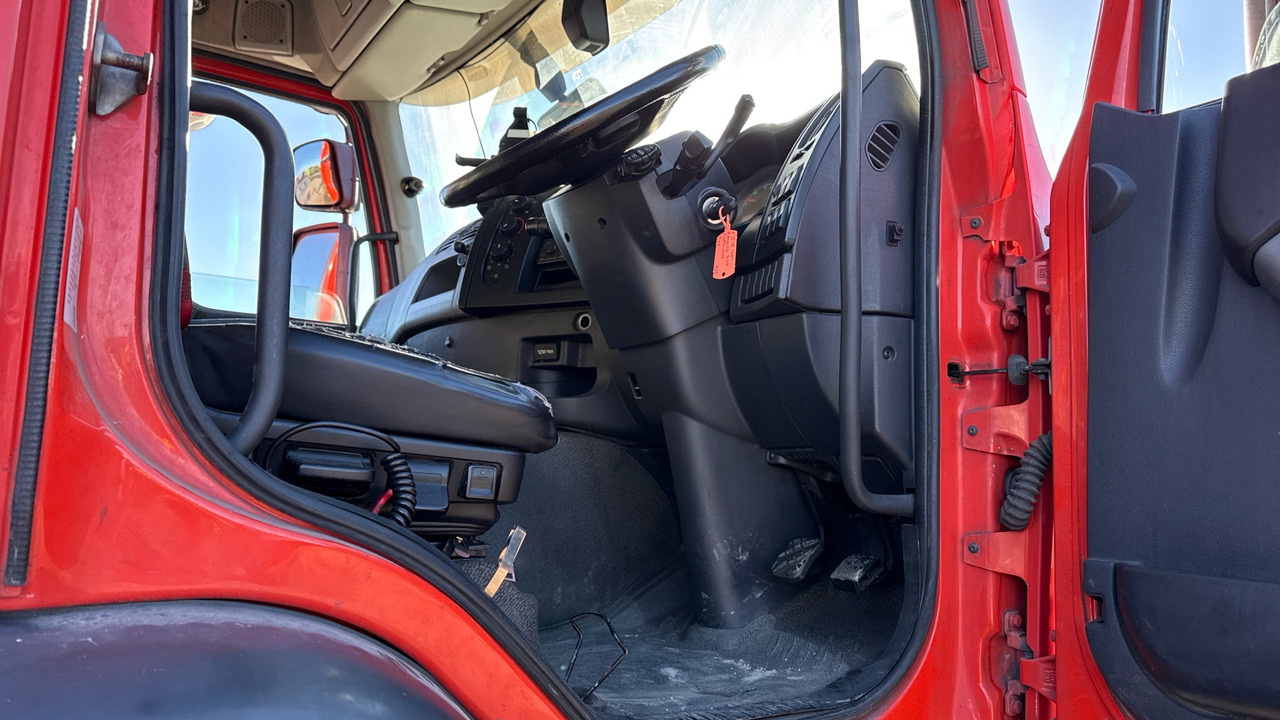 RENAULT D 26 - Truk dengan terpal samping: gambar 5 RENAULT D 26 - Truk dengan terpal samping: gambar 5