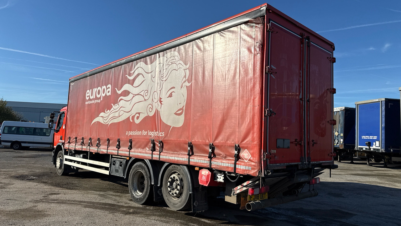 RENAULT D 26 - Truk dengan terpal samping: gambar 3 RENAULT D 26 - Truk dengan terpal samping: gambar 3