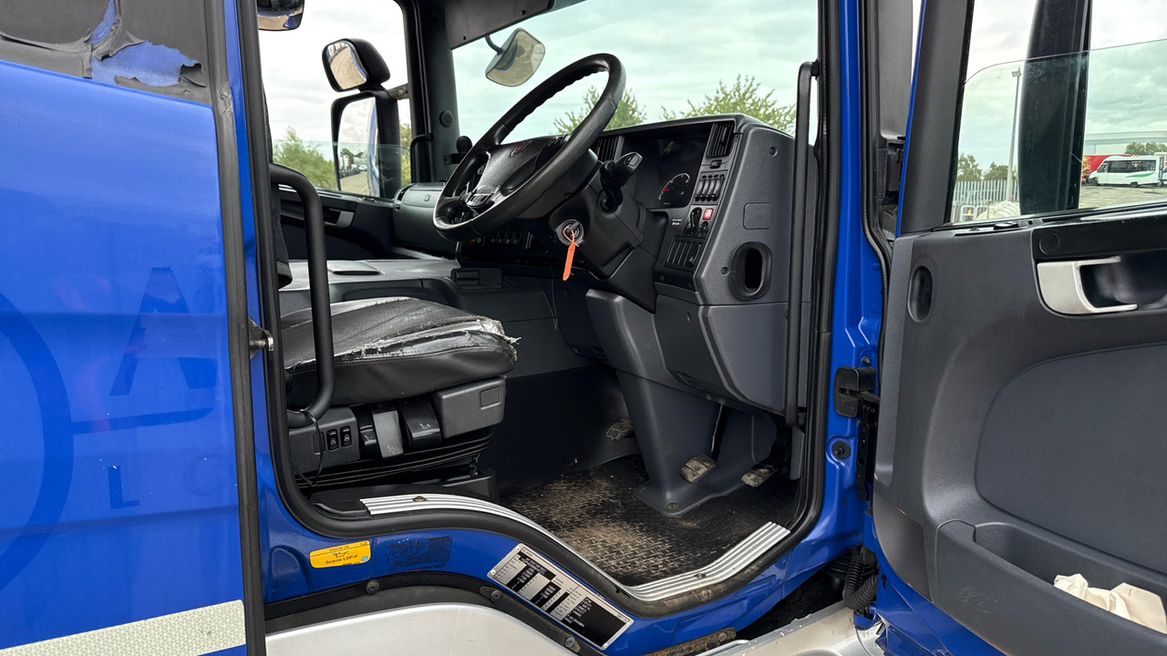 SCANIA P 230 - Truk dengan terpal samping: gambar 5 SCANIA P 230 - Truk dengan terpal samping: gambar 5