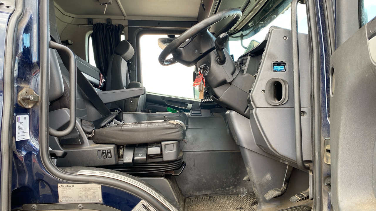 SCANIA P 410 - Truk pengangkut mobil: gambar 5 SCANIA P 410 - Truk pengangkut mobil: gambar 5