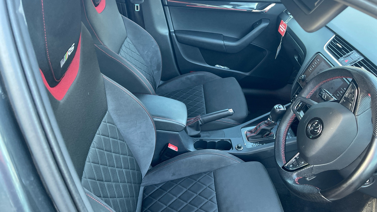 SKODA OCTAVIA 2.0 TSI 245PS VRS - Station wagon: gambar 5 SKODA OCTAVIA 2.0 TSI 245PS VRS - Station wagon: gambar 5