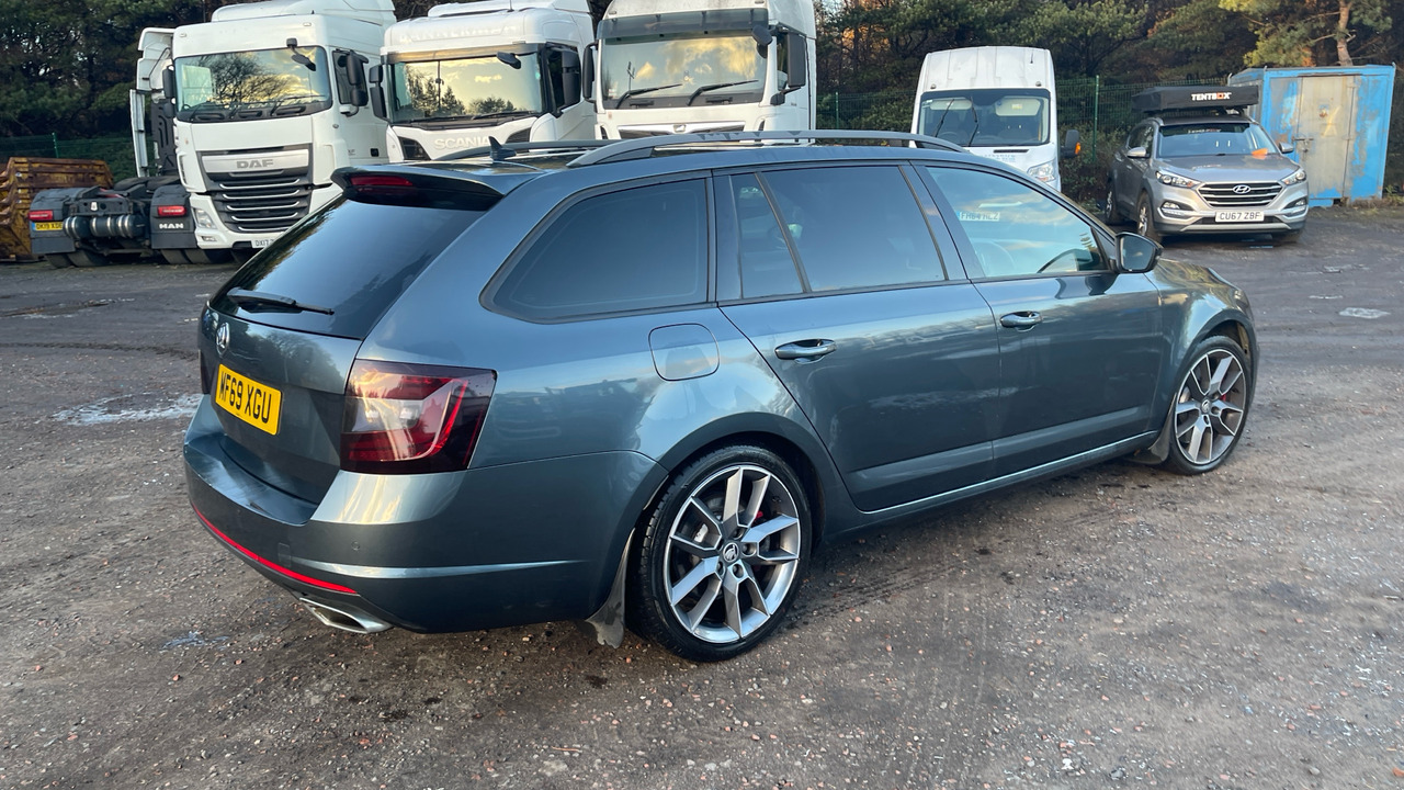 SKODA OCTAVIA 2.0 TSI 245PS VRS - Station wagon: gambar 4 SKODA OCTAVIA 2.0 TSI 245PS VRS - Station wagon: gambar 4