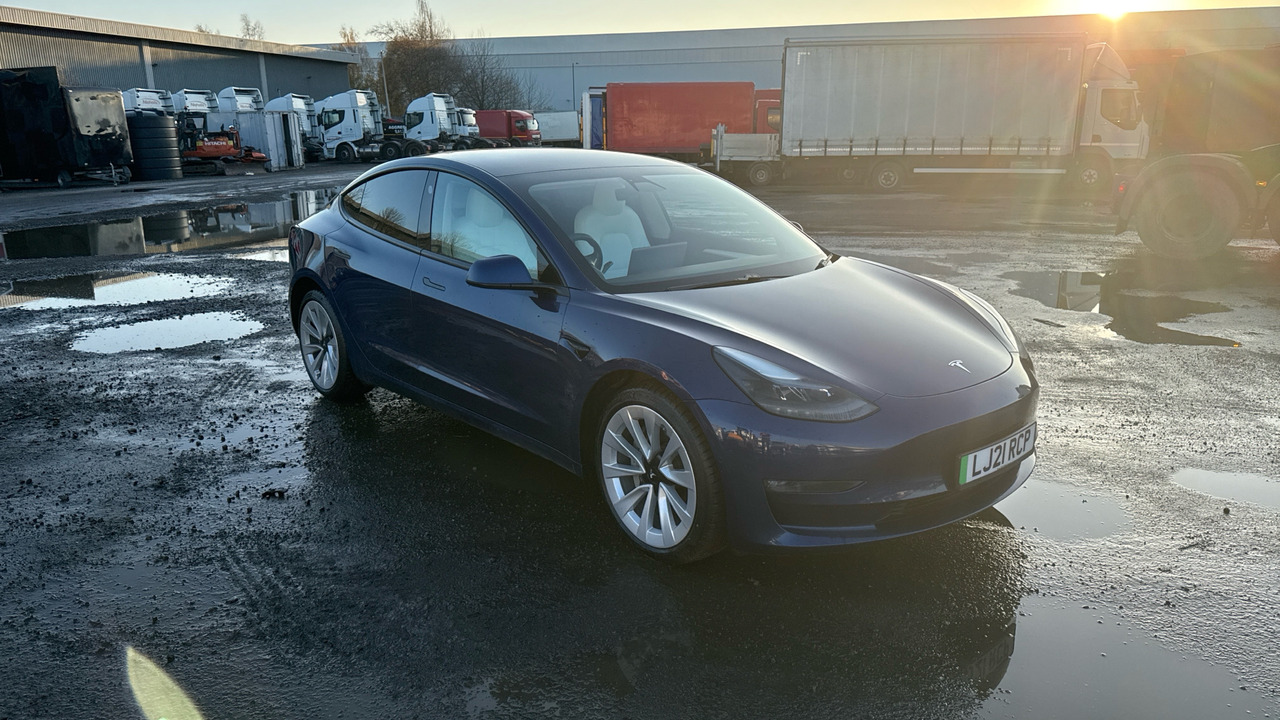 TESLA MODEL 3 LONG RANGE DUEL MOTOR - Mobil sedan: gambar 1 TESLA MODEL 3 LONG RANGE DUEL MOTOR - Mobil sedan: gambar 1