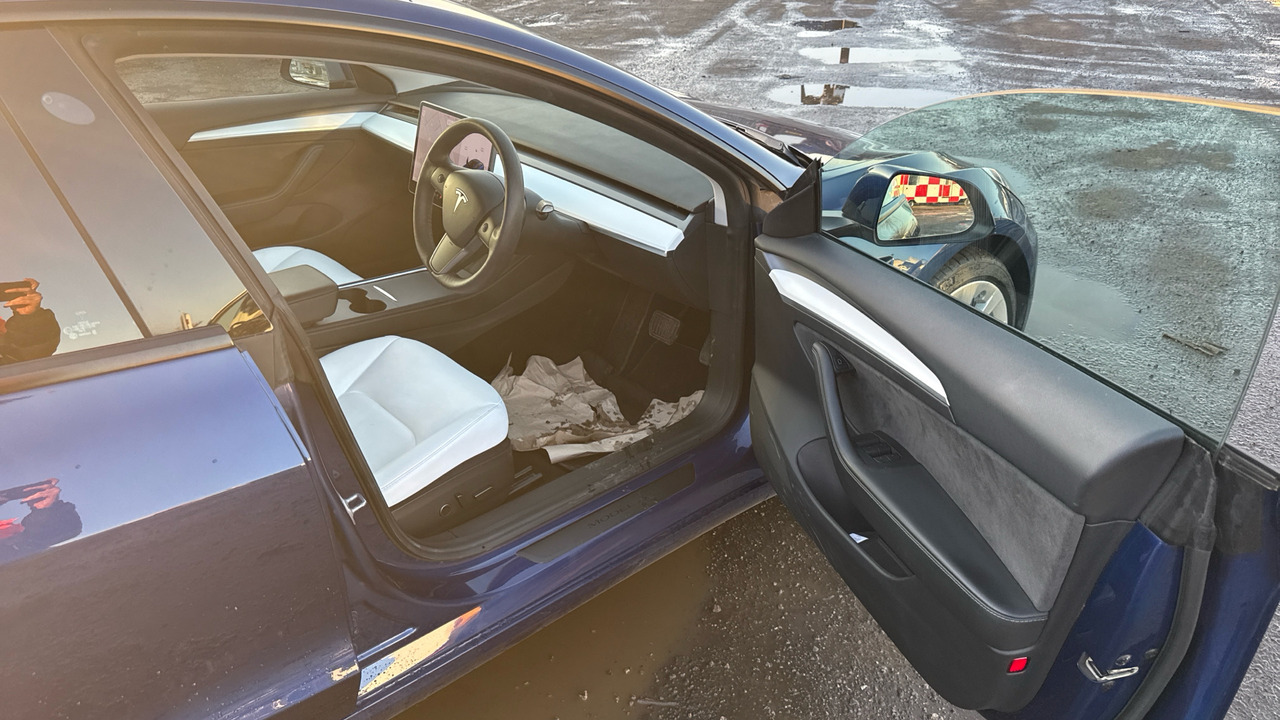 TESLA MODEL 3 LONG RANGE DUEL MOTOR - Mobil sedan: gambar 5 TESLA MODEL 3 LONG RANGE DUEL MOTOR - Mobil sedan: gambar 5