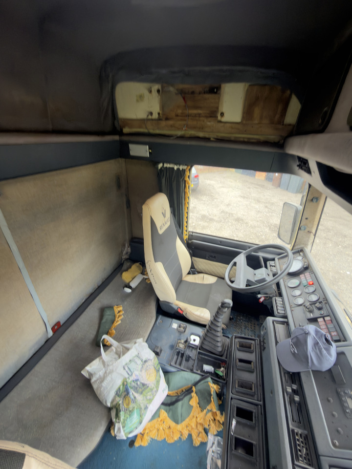 RENAULT R420 V8 - Tractor head: gambar 3 RENAULT R420 V8 - Tractor head: gambar 3