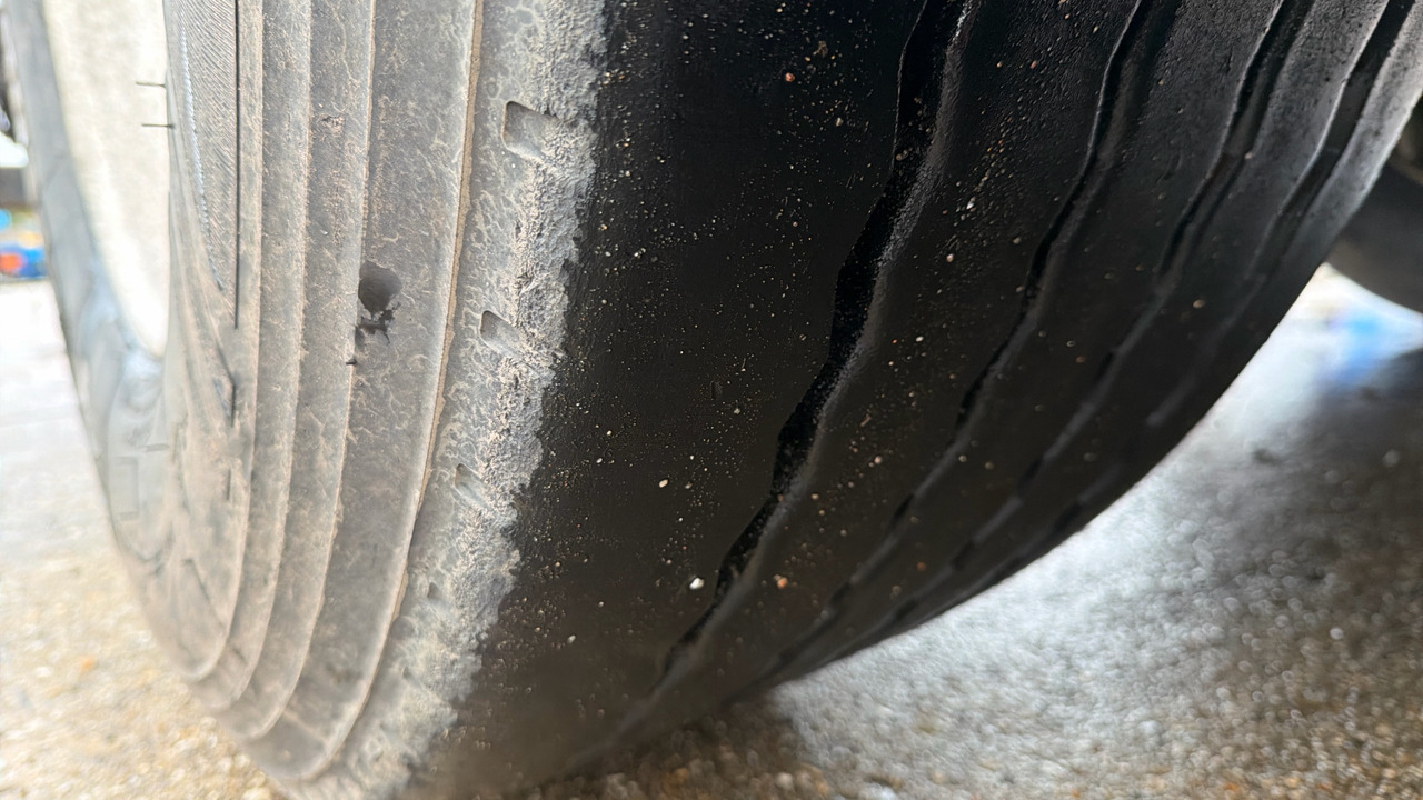 Trailer SDC CURTAINSIDE: gambar 19 Trailer SDC CURTAINSIDE: gambar 19