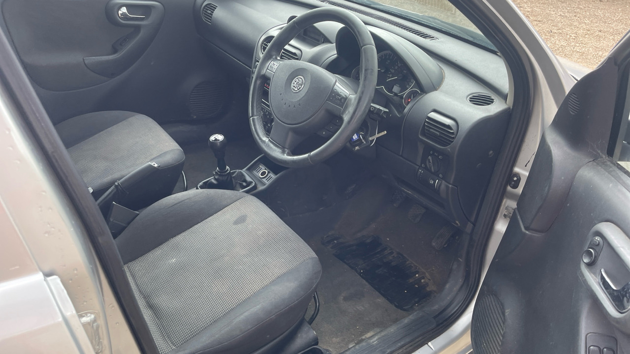 VAUXHALL CORSA 1.2 I - Hatchback: gambar 5 VAUXHALL CORSA 1.2 I - Hatchback: gambar 5