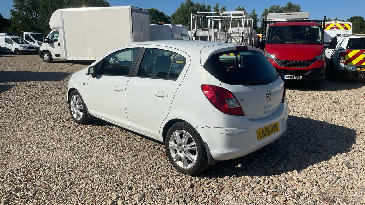 VAUXHALL CORSA 1.4I - Hatchback: gambar 3 VAUXHALL CORSA 1.4I - Hatchback: gambar 3
